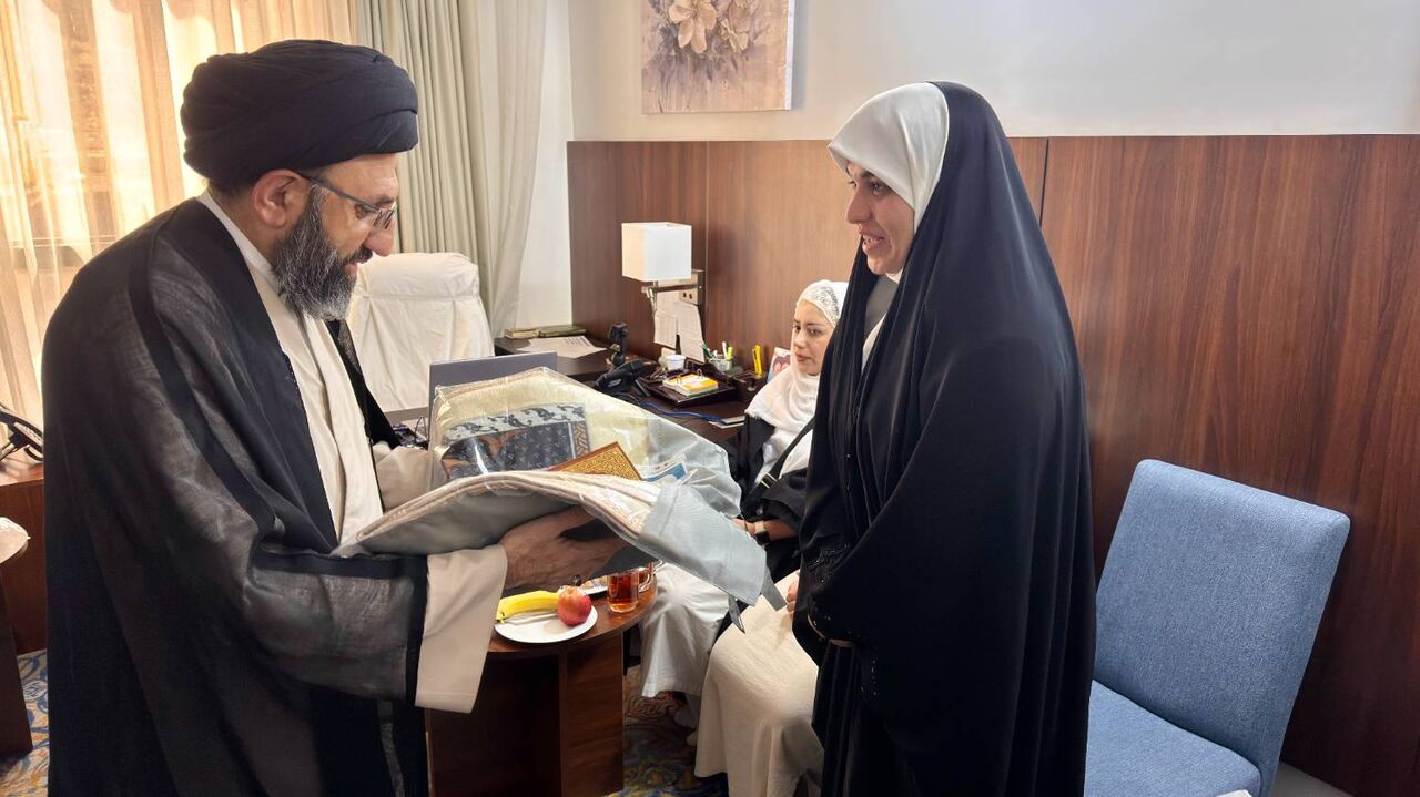 تکریم یاد شهدا و گفت‌وگوی نخبگان در سرزمین وحی