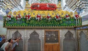 گل آرایی آستان مقدس کاظمین به مناسبت میلاد حضرت زینب(س)