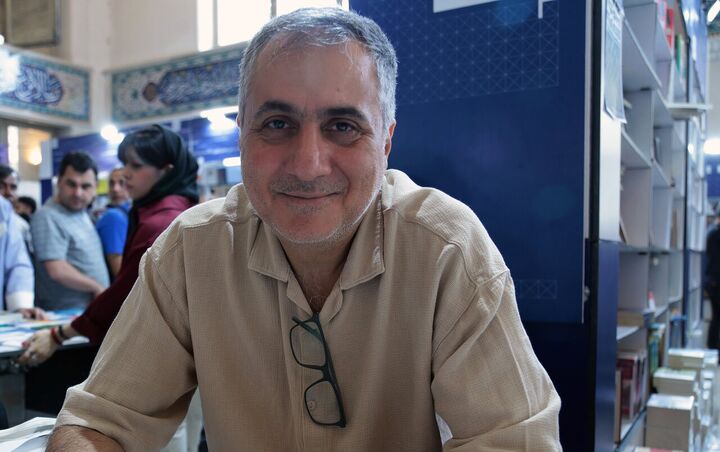 داستان یک شاخصه اجتماعی برای نشان دادن وضعیت اجتماع و پویایی آن است