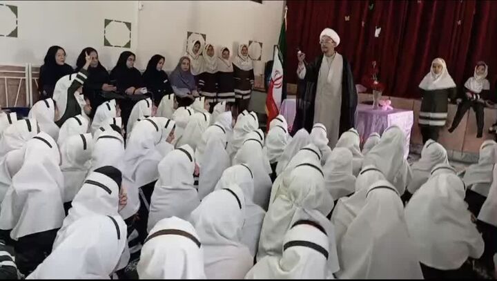 ۱۷۰۰ دانش آموز فریمانی با نقش نماز در کاهش آسیب‌های اجتماع آشنا شدند