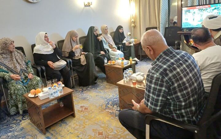 دیدار زائران ایرانی فعال در مسجد بلال هامبورگ با مسئول دفتر نمایندگی بعثه در مدینه