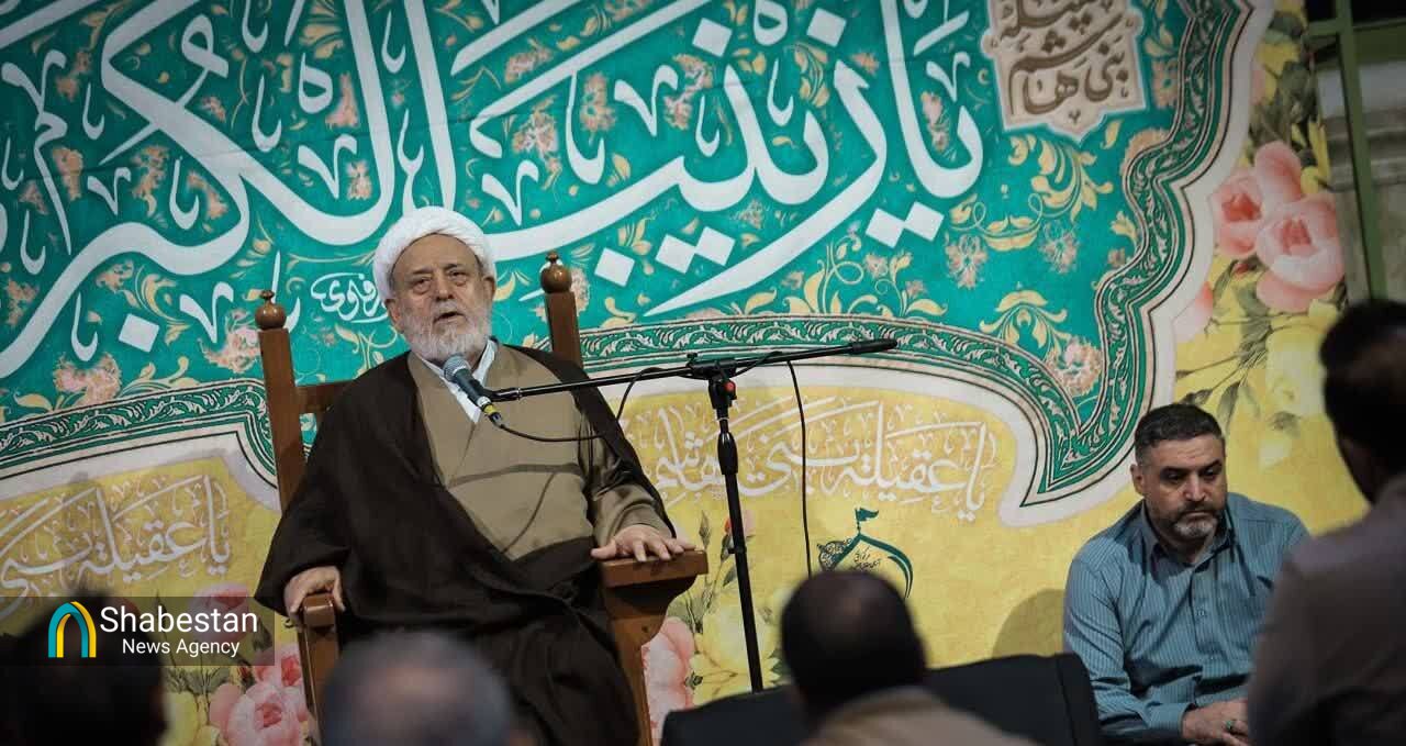 مادر در تربیت اصیل دینی و شکوفایی استعدادهای معنوی نقش اساسی دارد