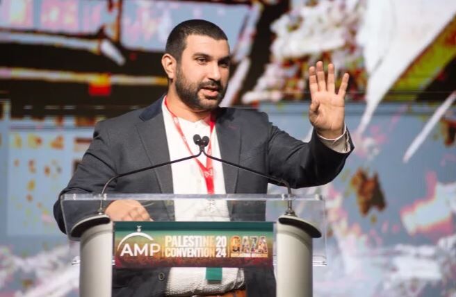 واشنگتن، روزنامه‌نگار بریتانیایی را به دلیل انتقاد از اسرائیل بازداشت کرد