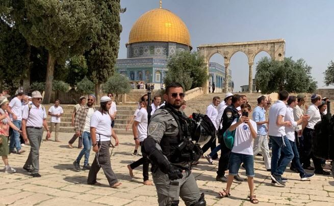 حمله ده‌ها شهرک‌نشین صهیونیستی به مسجد الاقصی