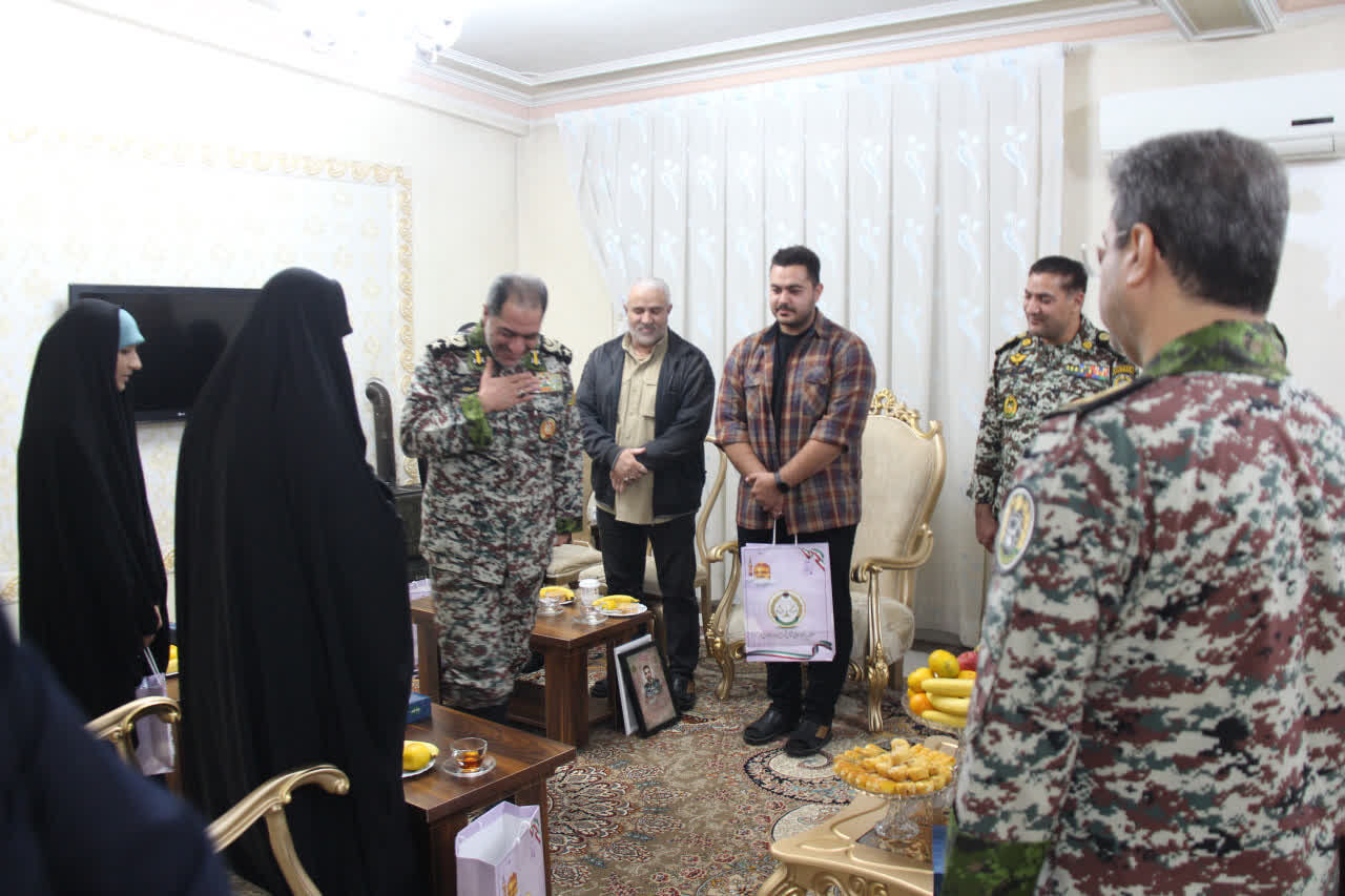 دیدار امیر سرتیپ صباحی‌فرد با خانواده شهدای جنگ ۱۲ روزه در مشهد