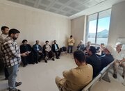 فرودگاه سنندج، میزبان محفل انس با قرآن/با تأخیر پرواز دل‌ها به قرآن پر کشیدند 