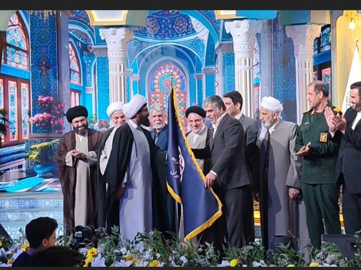 پرچم چهل و نهمین دوره مسابقات ملی قرآن کریم به استان سیستان و بلوچستان اهدا شد