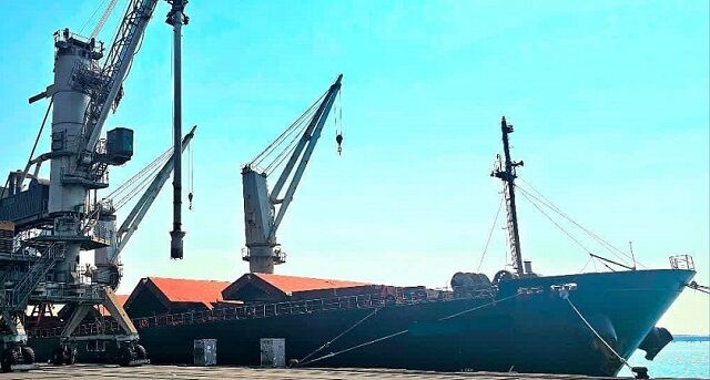 سیزدهمین کشتی کالای اساسی در بندر شهید رجایی پهلو گرفت/ آغاز تخلیه بیش از ۵۰ هزار تُن گندم