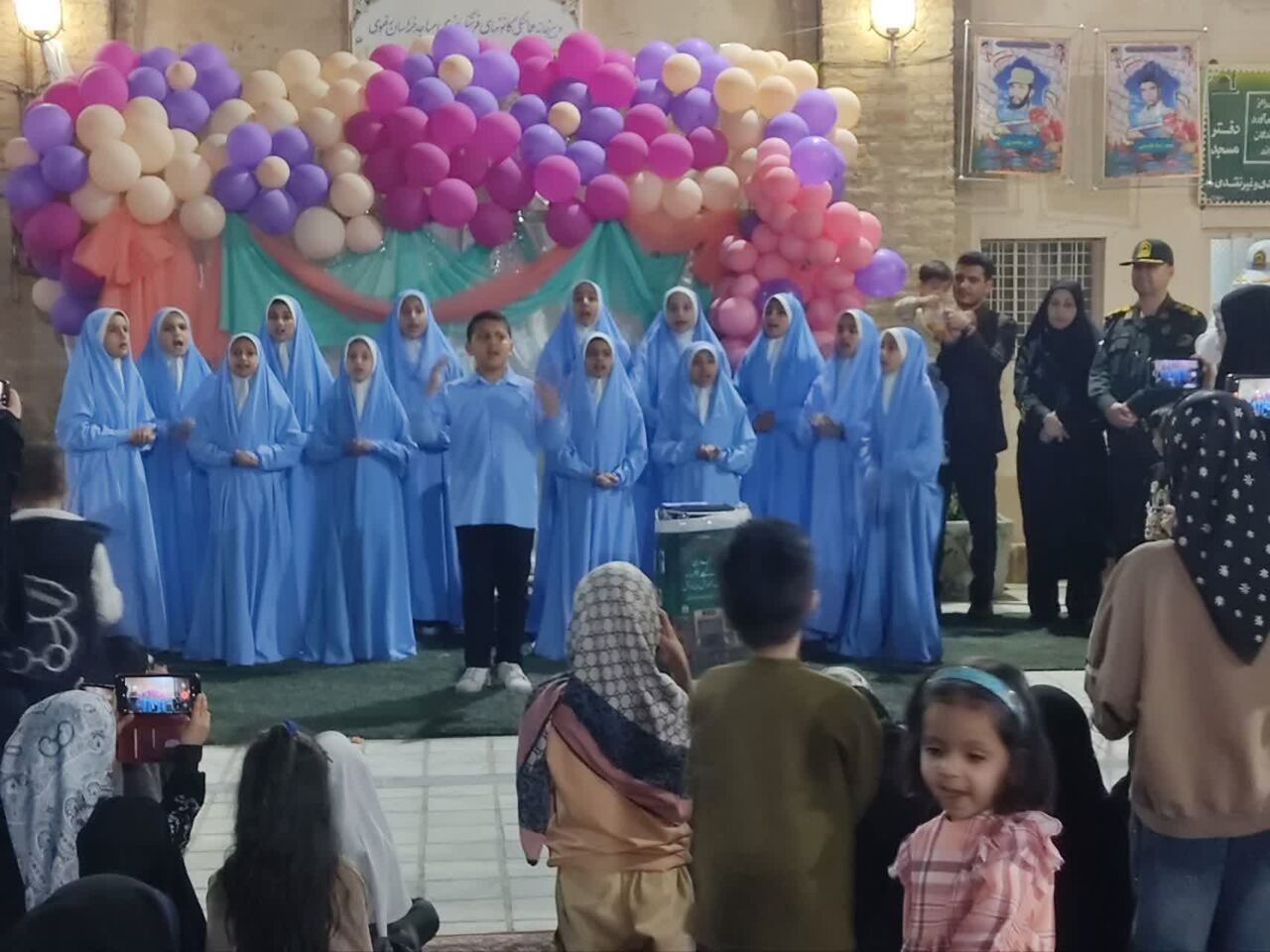 یک کانون فرهنگی روستایی با ۵ گروه سرود