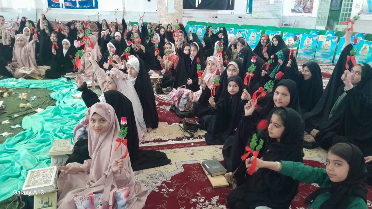 یک کانون فرهنگی روستایی با ۵ گروه سرود