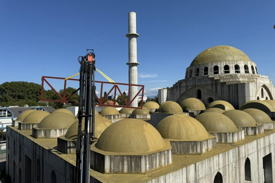 بزرگترین مسجد اروپا زیر سایه مناقشه سیاسی