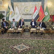 زیارت کاردار سفارت هلند در عراق از حرم مطهر امام حسین(ع)