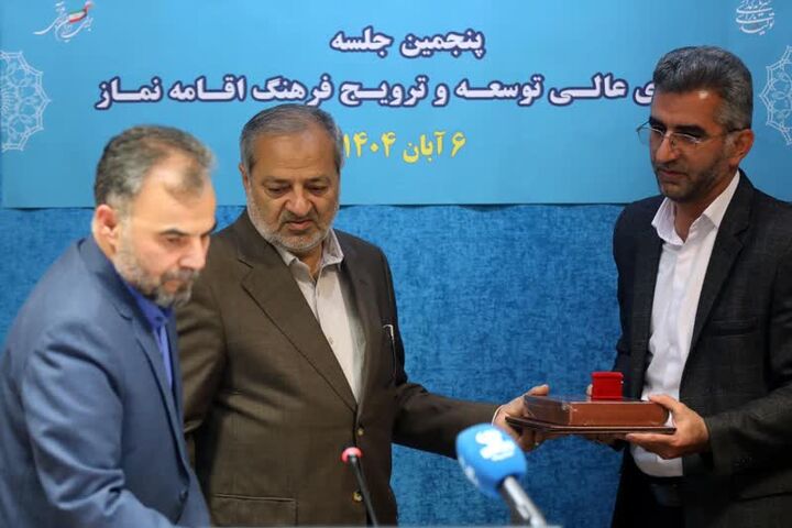 تقدیر از مدیرکل آموزش و پرورش استان سمنان برای ترویج فرهنگ اقامه نماز