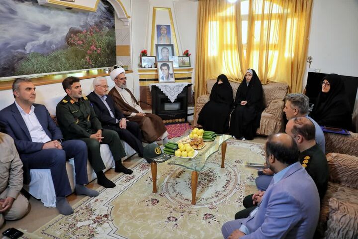 دیدار مسئولان ارشد خراسان شمالی با خانواده شهدا به مناسبت برگزاری کنگره ملی سه‌هزار شهید استان
