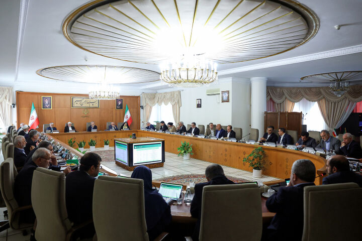 دستگاه‌ها بر اساس عملکرد حقوق و پاداش پرداخت کنند