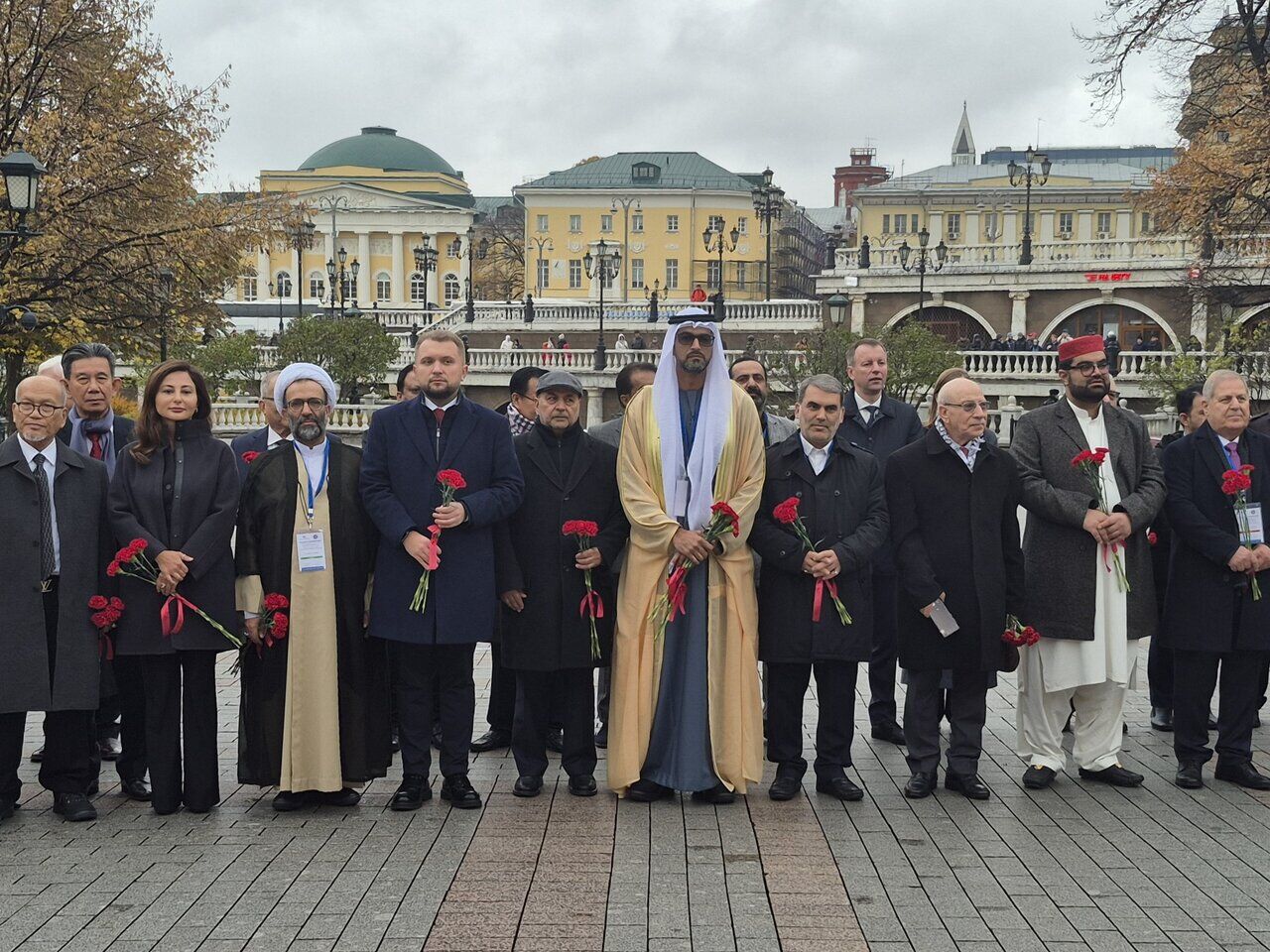 ادای احترام هیأت پارلمانی ایران به قربانیان جنگ در روسیه