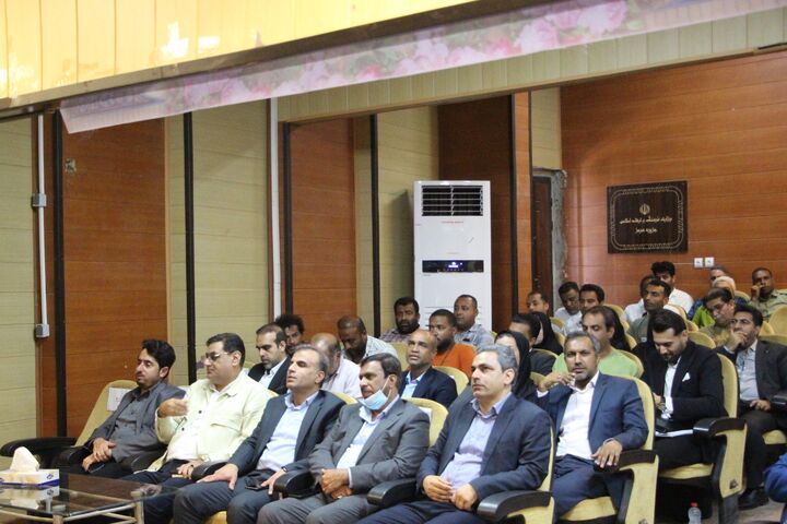 نخستین کارگاه آموزشی مردم‌پایه توسعه پایدار در جزیره هرمز برگزار شد