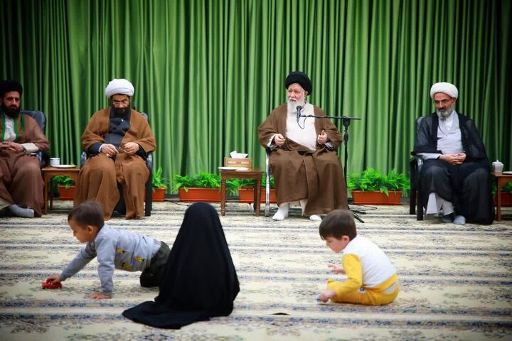 پرورش نسل انقلابی و شکیبایی در برابر سختی‌ها، مصداق جهاد زنان است