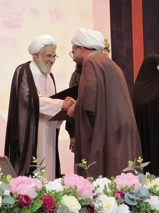 تقدیر از مدیر کانون حضرت علی اکبر(ع) پارسیان به‌عنوان امام جماعت نمونه هرمزگان