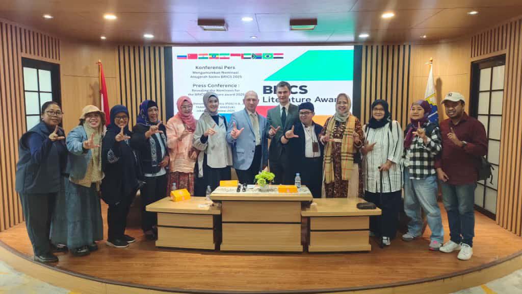 جایزه ادبی بریکس به نام شاعران ملی نامگذاری شود