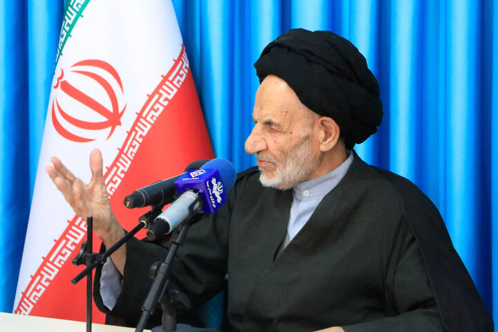 انتقاد امام جمعه بیرجند از سطحی‌نگری در برخی برنامه‌های رسانه‌ای