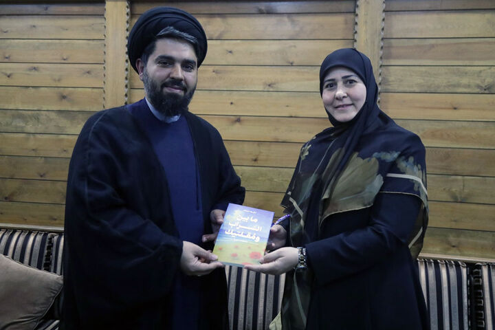 کتاب «بین سراب و مشاهدات» در لبنان رونمایی شد