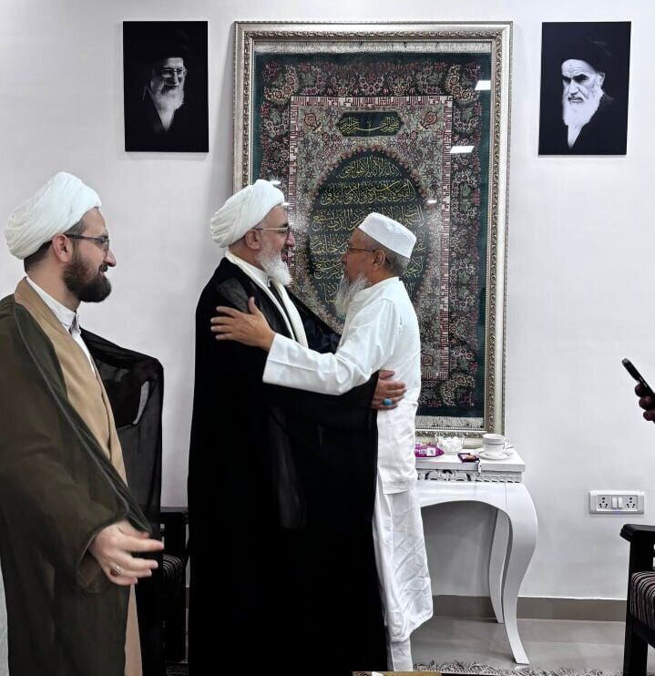 روحانی اهل سنت هند: همواره در کنار رهبر معظم انقلاب اسلامی خواهیم بود