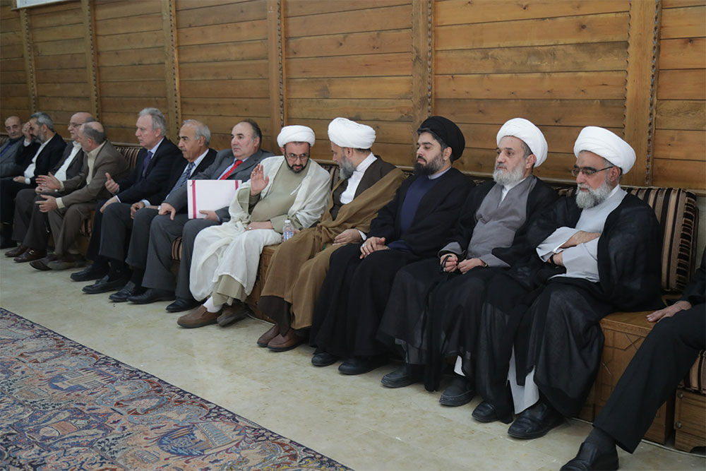 کتاب «بین سراب و مشاهدات» در لبنان رونمایی شد