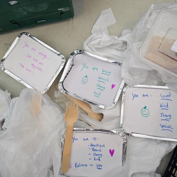 برپایی ایستگاههای توزیع غذا برای نیازمندان توسط سازمان «حسین کیست؟» در لندن