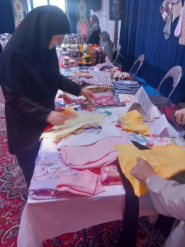 برپایی بازارچه خیریه بانوان کارآفرین در مسجدالنبی (ص) اراک