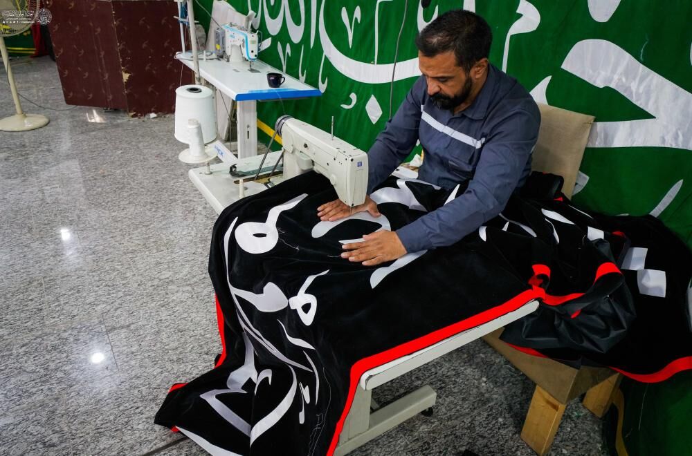 آمادهسازی کتیبههای سالروز شهادت حضرت زهرا (س) در آستان مقدس علوی