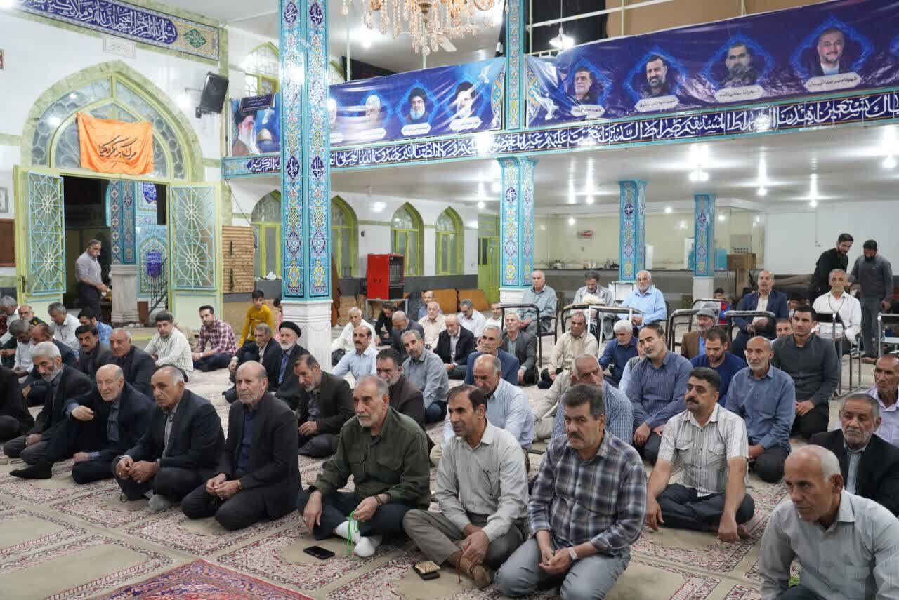 حضور خانوادگی در مساجد زمینهساز پرورش نسل مؤمن و انقلابی است