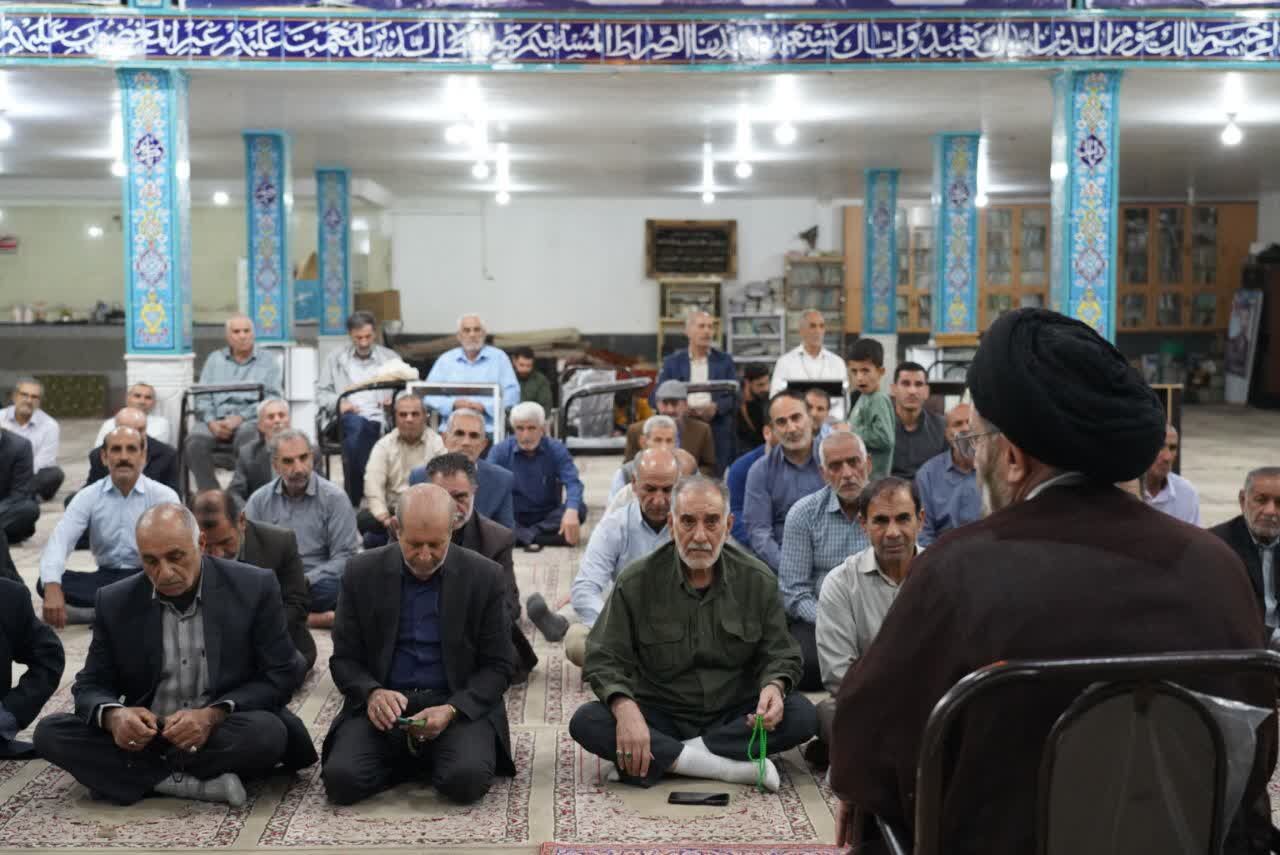 حضور خانوادگی در مساجد زمینهساز پرورش نسل مؤمن و انقلابی است