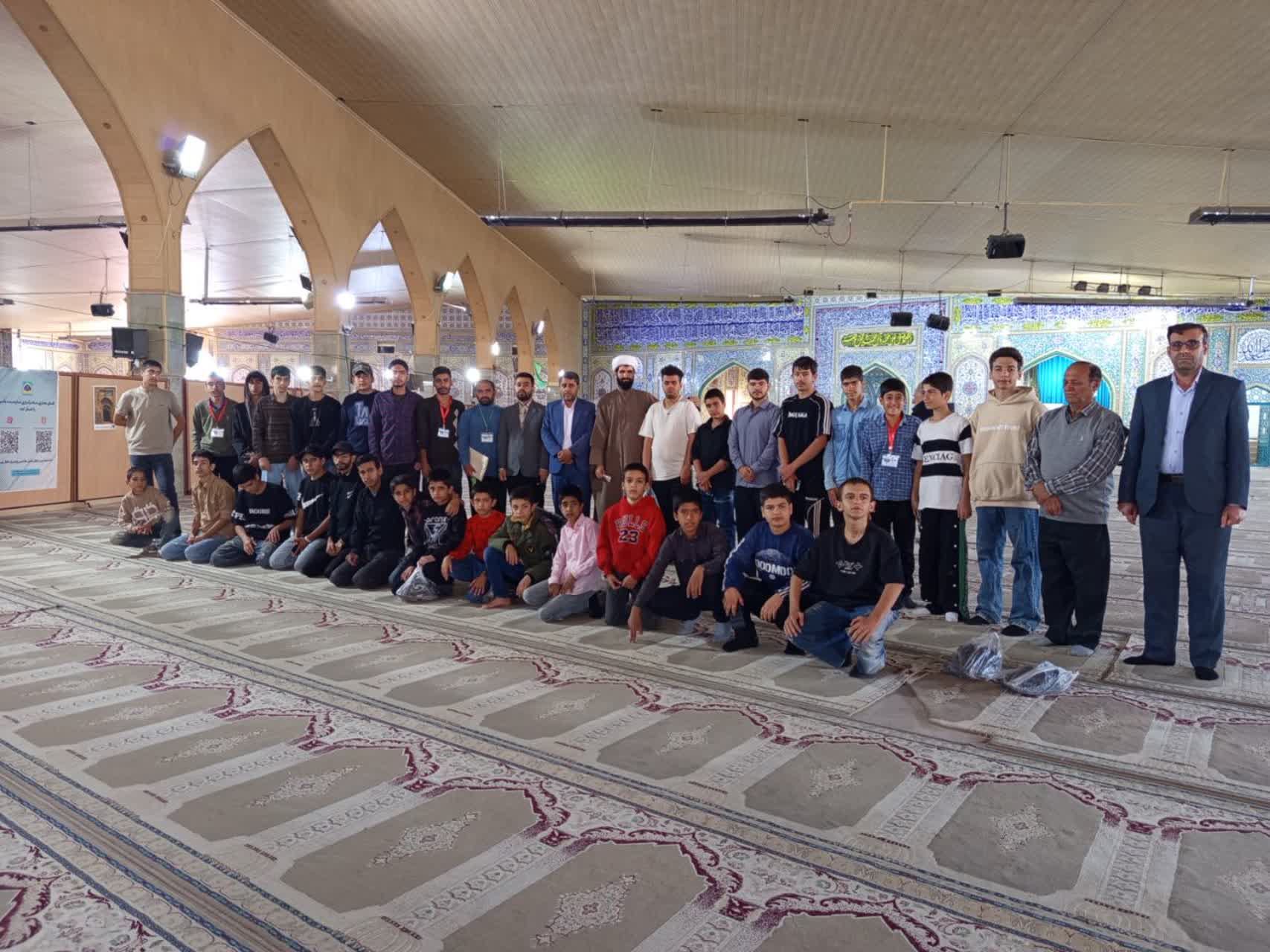 تعمیق ارتباط نوجوانان و جوانان با نماز جمعه در طرح طرح پاییزه شهید «آل هاشم»