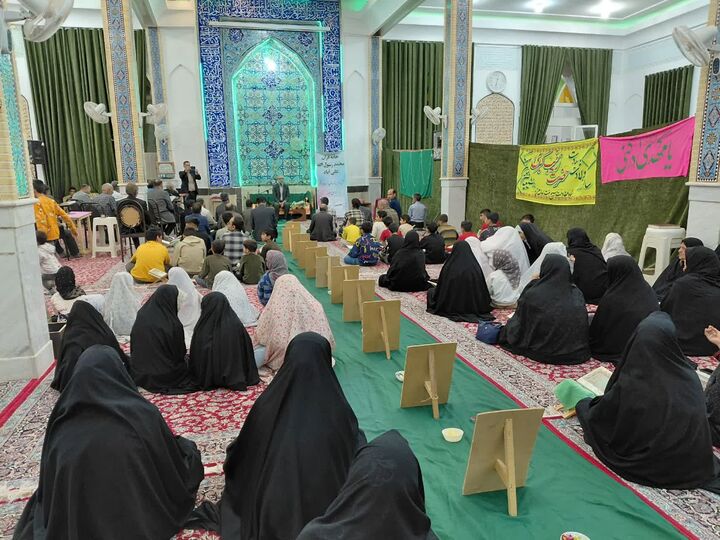 محفل تدبری «انس با قرآن» در مسجد امام حسن عسکری (ع) روستای علی‌آباد آران و بیدگل برگزار شد