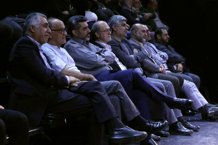 مشاور عالی وزیر و سرپرست معاونت امور هنری به تماشای «کازابلانکا» نشست