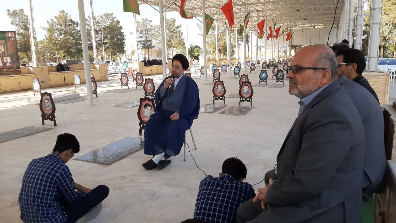 رفاقت با شهدا، میثاق با خوشبختی؛ جلوه‌ای متفاوت از هفته بسیج دانش‌آموزی در نوش‌آباد