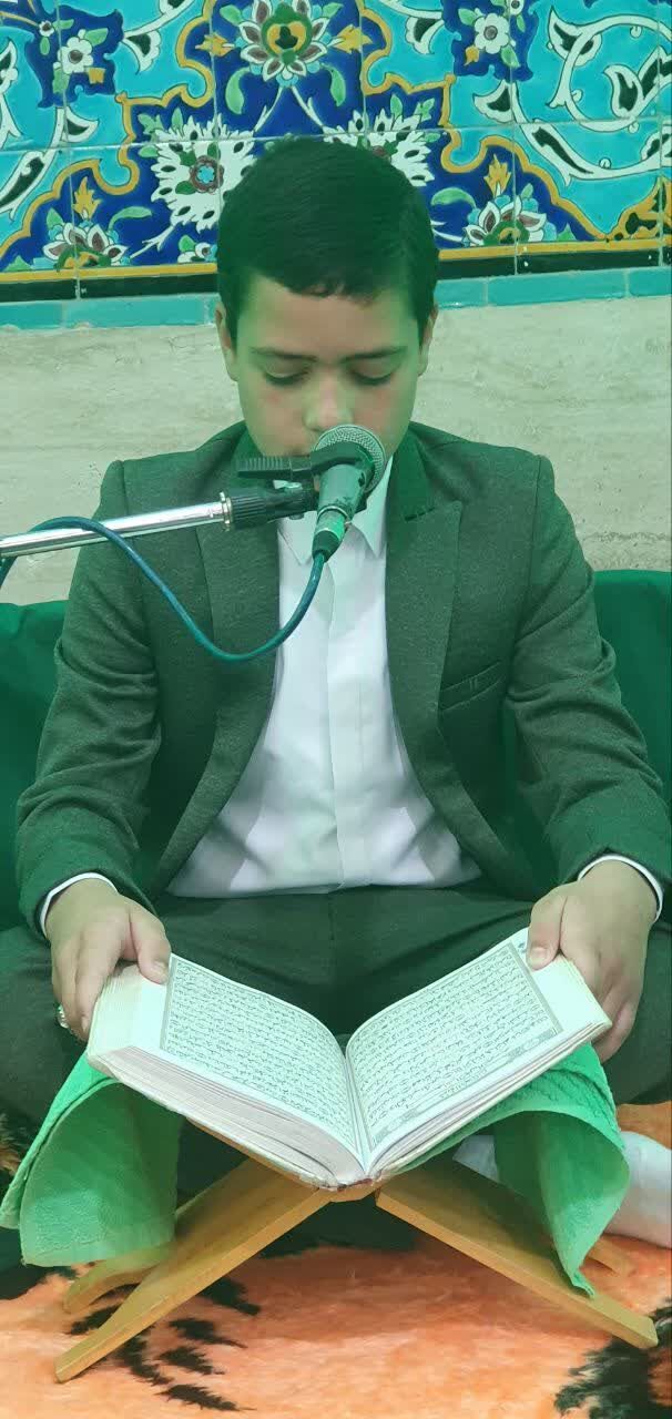 محفل تدبری «انس با قرآن» در مسجد امام حسن عسکری (ع) روستای علی‌آباد آران و بیدگل برگزار شد