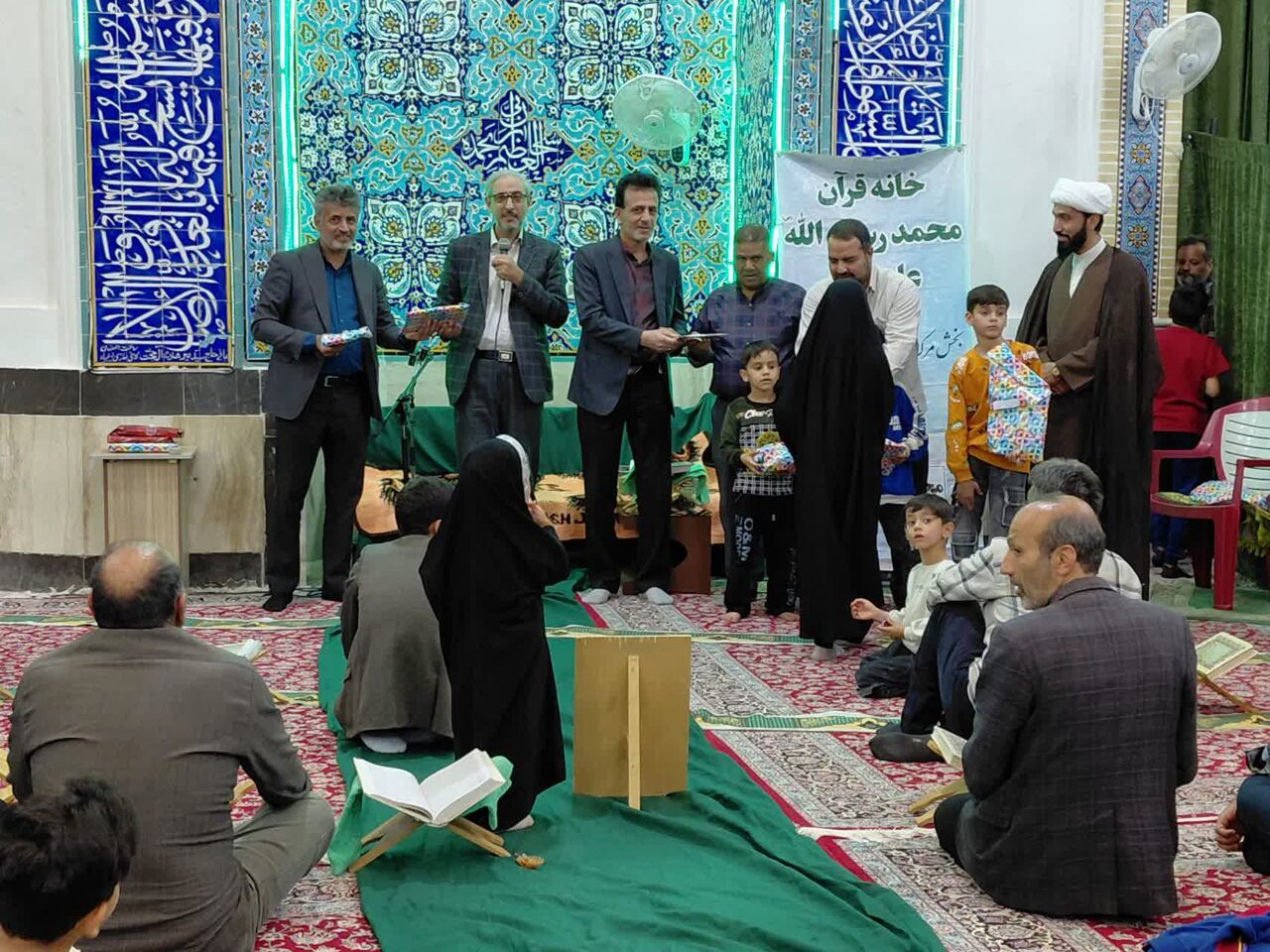 محفل تدبری «انس با قرآن» در مسجد امام حسن عسکری (ع) روستای علی‌آباد آران و بیدگل برگزار شد