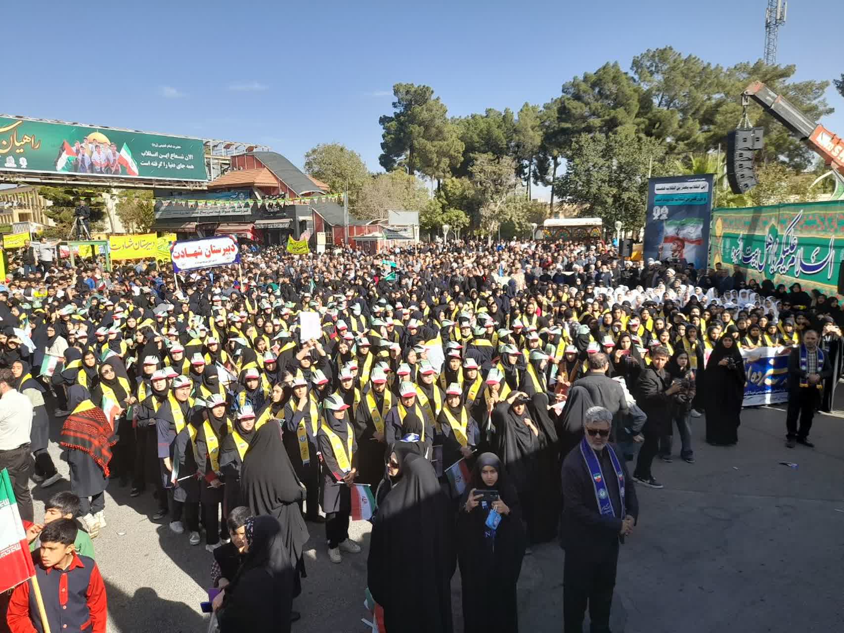 فریاد استکبارستیزی مردم دیار دارالمرحمه سمنان در راهپیمایی ۱۳ آبان