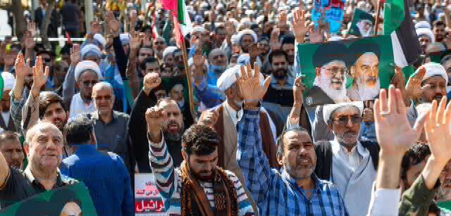 راهپیمایی باشکوه یوم‌الله ۱۳ آبان در شهرستان ازنا برگزار شد