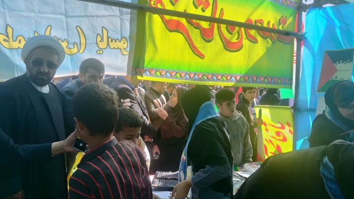 نمایشگاه‌ های دانش‌ آموزی در مسیر راهپیمایی ۱۳ آبان یاسوج برپا شد