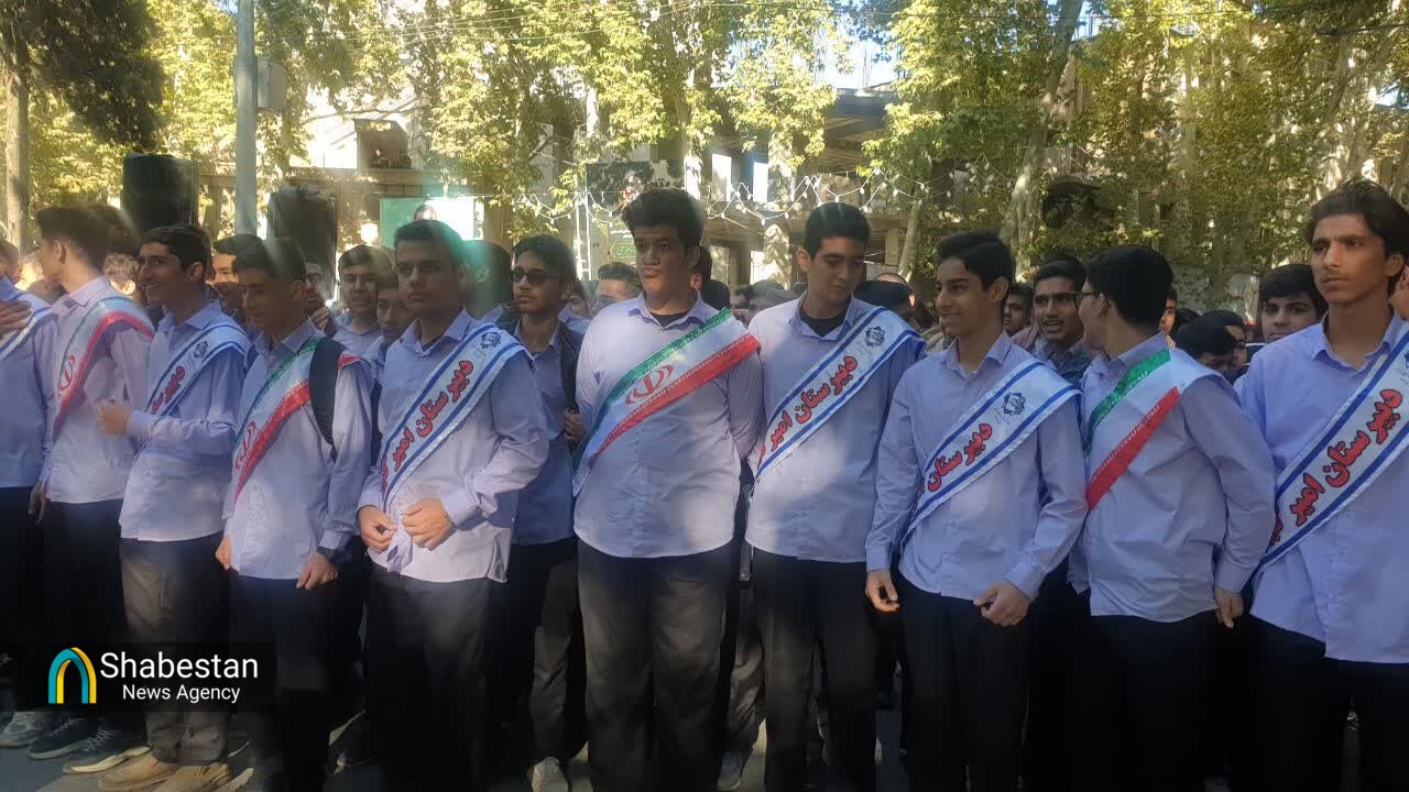 آغاز باشکوه راهپیمایی یوم‌الله ۱۳ آبان در سراسر لرستان