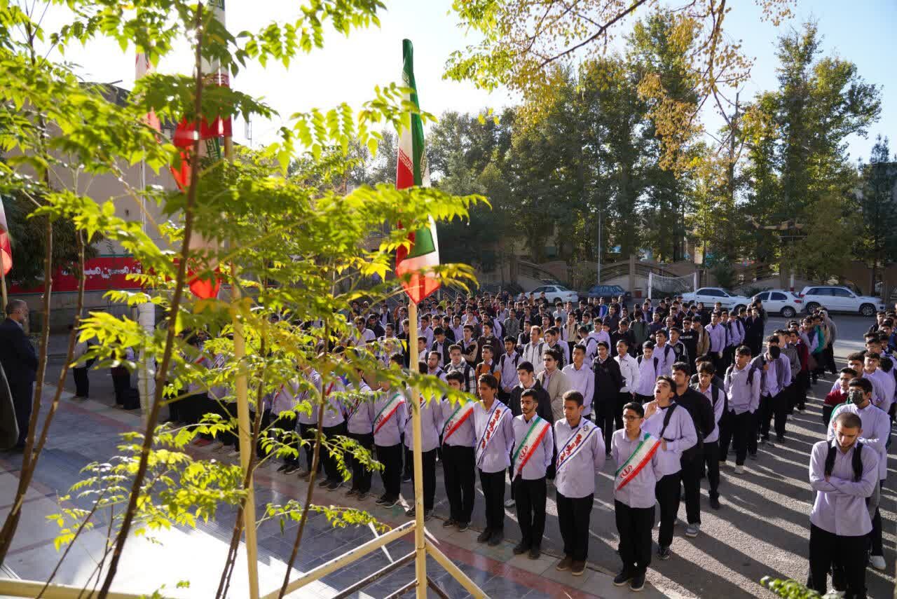 ۱۳ آبان؛ نماد بصیرت و استقلال ملت ایران است