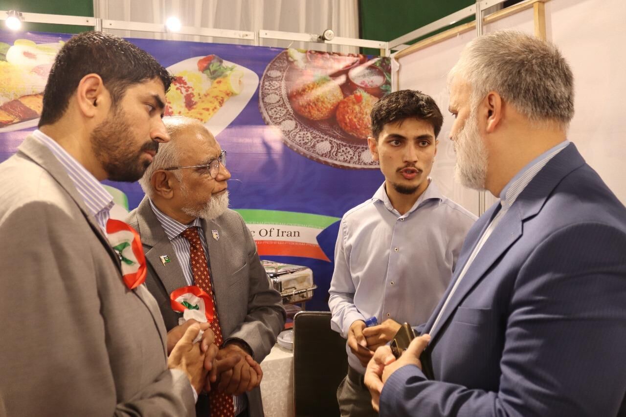 غرفه ایران در «بازار دیپلماتیک» کراچی جلوهگاه صنایع دستی و هنر فرش ایرانی