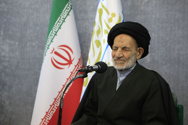 تفکر بسیجی پشت به دنیا و رو به خدا دارد