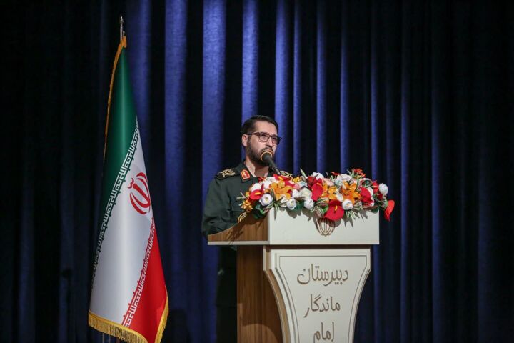 تقدیم ۲۷۰ شهید توسط دبیرستان امام صادق(ع) قم در کشور بی سابقه است