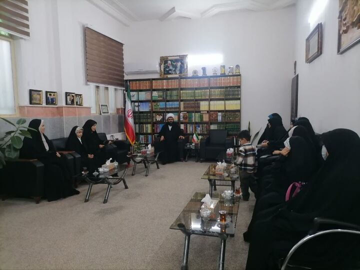 دیدار تیم قرآنی کانون فرهنگی هنری «عصر انتظار» با امام جمعه پاکدشت