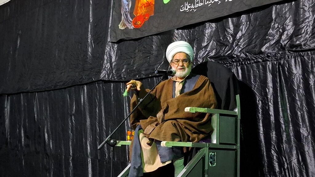 حافظان قرآن در سوگ مادر سادات اشک ماتم ریختند