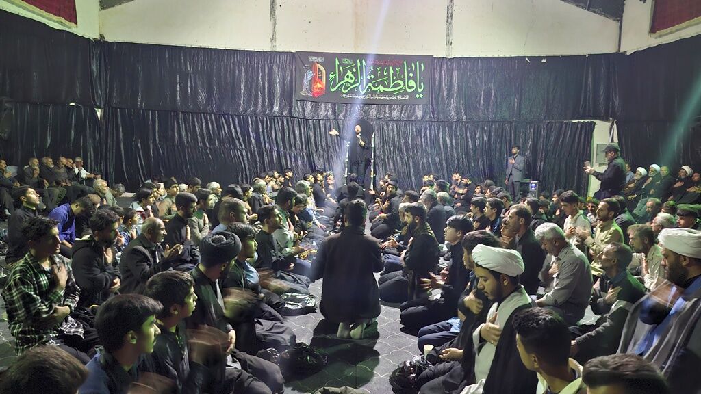 حافظان قرآن در سوگ مادر سادات اشک ماتم ریختند